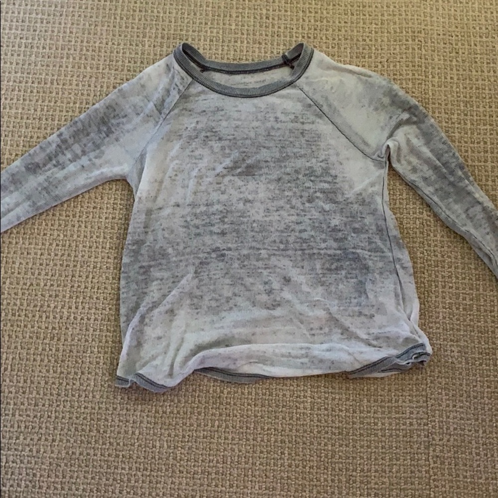 American eagle gray shirt